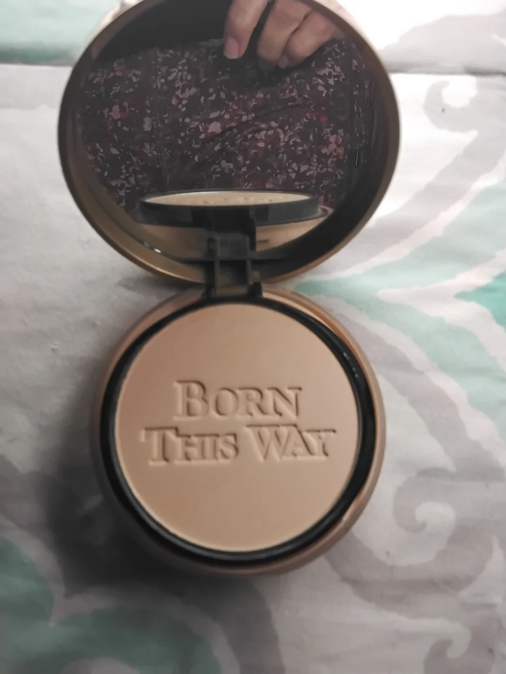 Too Faced Black Pressed Powder Compact - Lightweight Finish
